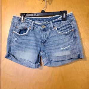 American Eagle Low-Waisted Light Wash Denim Shorts